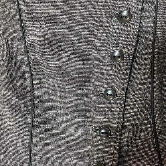 H&M Women’s 100% Linen Blazer Button Front  2 Front Pockets Finely Detailed - Picture 3 of 6